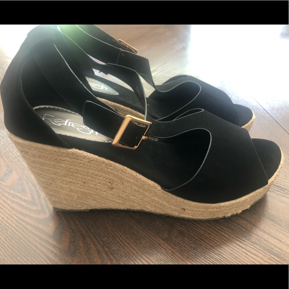 BRAND NEW size 9 CUTE summer wedges